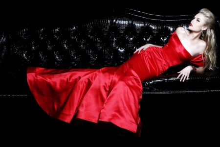 De ce si cum sa purtam rochiile rosii